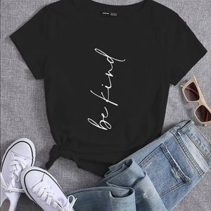Slogan graphic crew neck T👚”BE KIND”
